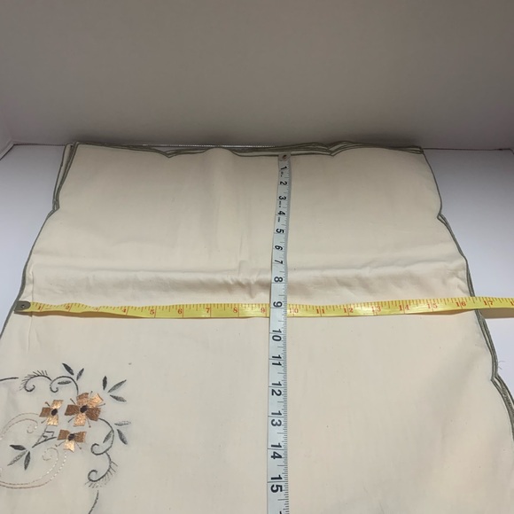 NWOT never used Vintage set of 12 embroidery linen napkin size 16 1/2 x 16 1/2 - Picture 6 of 6